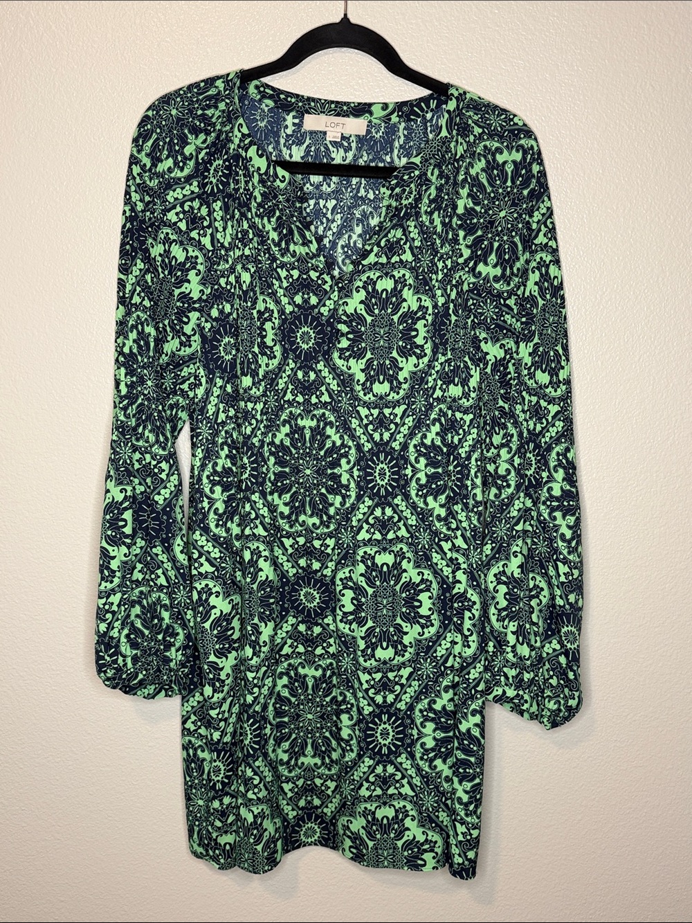 LOFT Navy and Green Printed Long Sleeve dress size large (bin13)